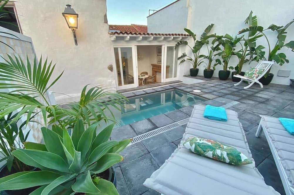 Casa Malena, Seafront with Private Pool in Las Aguas, San Juan de la Rambla