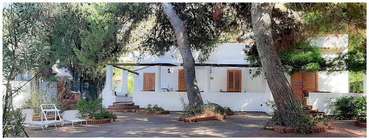Chambre d’hôte pour 3 personnes, avec Terrasse ainsi que Jardin et Vue dans Vulcano