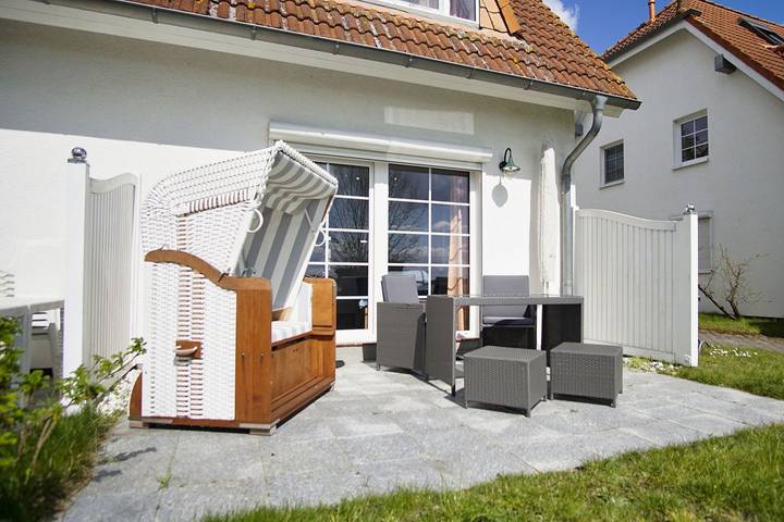 Ferienhaus für 6 Personen, mit Sauna und Garten sowie Pool und Seeblick in Sellin - 4