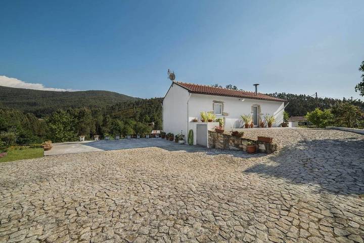 Location de vacances pour 5 personnes, avec vue et jardin, animaux acceptés dans Oliveira de Azeméis - 3