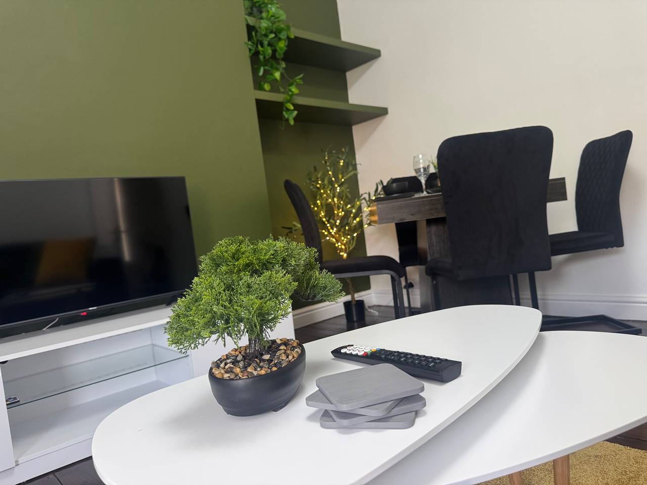 Entire holiday apartment, 9 Guests - Free Parking - Cozy 3 Bedrooms in Newcastle upon Tyne, North East England