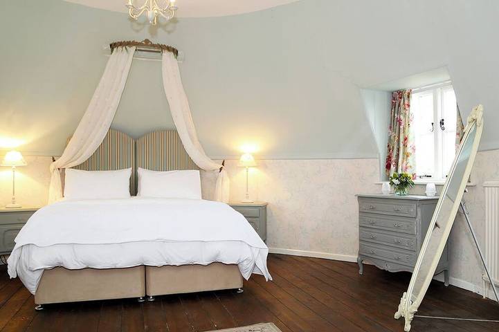 3 bedroom accommodation in Warehorne, Ashford in Warehorne, Ashford region