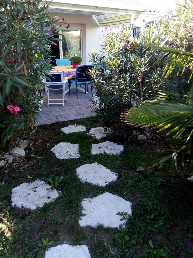 Gîte, avec Terrasse ainsi que Jardin et Vue à Tonnay-Charente - 3
