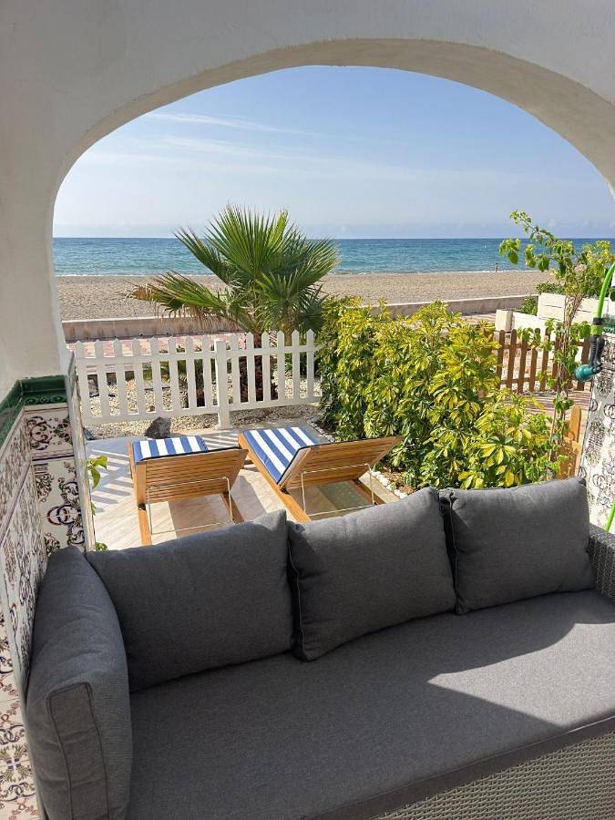 Bungalow para 5 personas, con Terraza y Jardín además de Piscina y Vistas en Roquetas de Mar