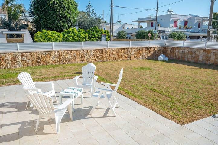 Villetta Pina 50 metri da spiaggia sabbia + parcheggio in Torre Santa Sabina, Carovigno