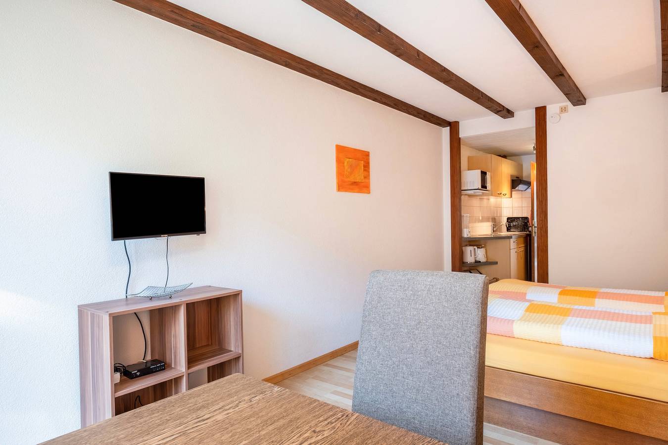 Ganze Wohnung, Ferienwohnung '1' mit privater Terrasse, privatem Garten und Wi-Fi in Bad Bellingen, Südschwarzwald
