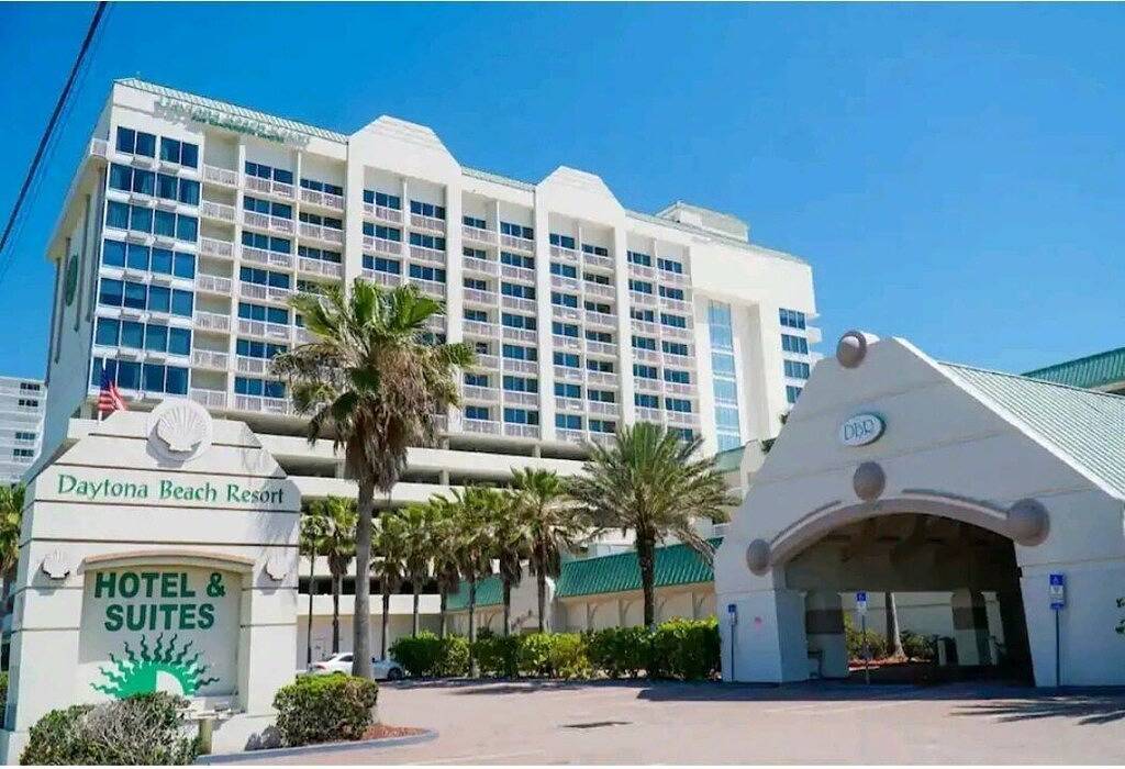 Ganze Wohnung, Beautiful Oceanfront 1 Bedroom Condo - Open Pools in Daytona Beach, Florida