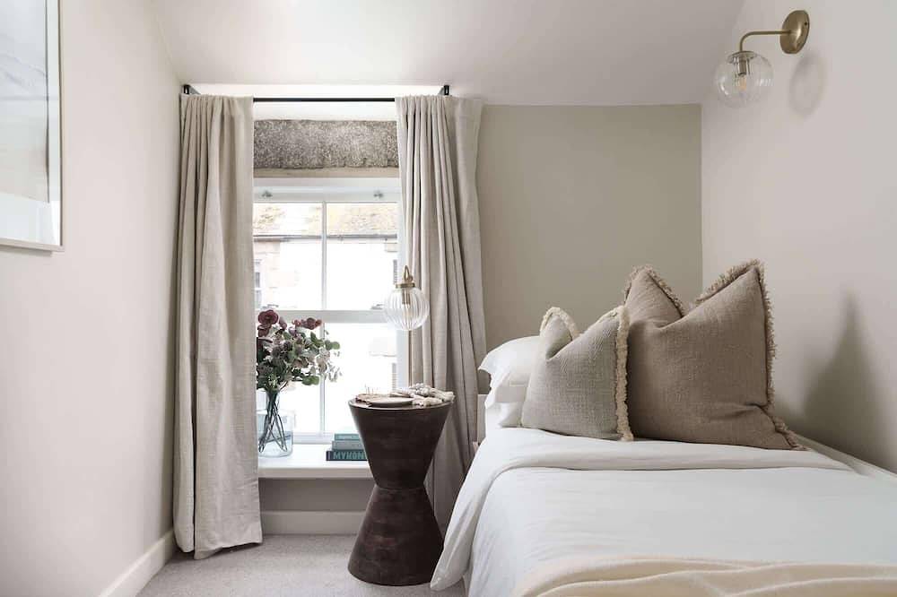 Luxury Cottage with Parking, Minutes to Beach and Restaurants in Porthleven, Cornwall