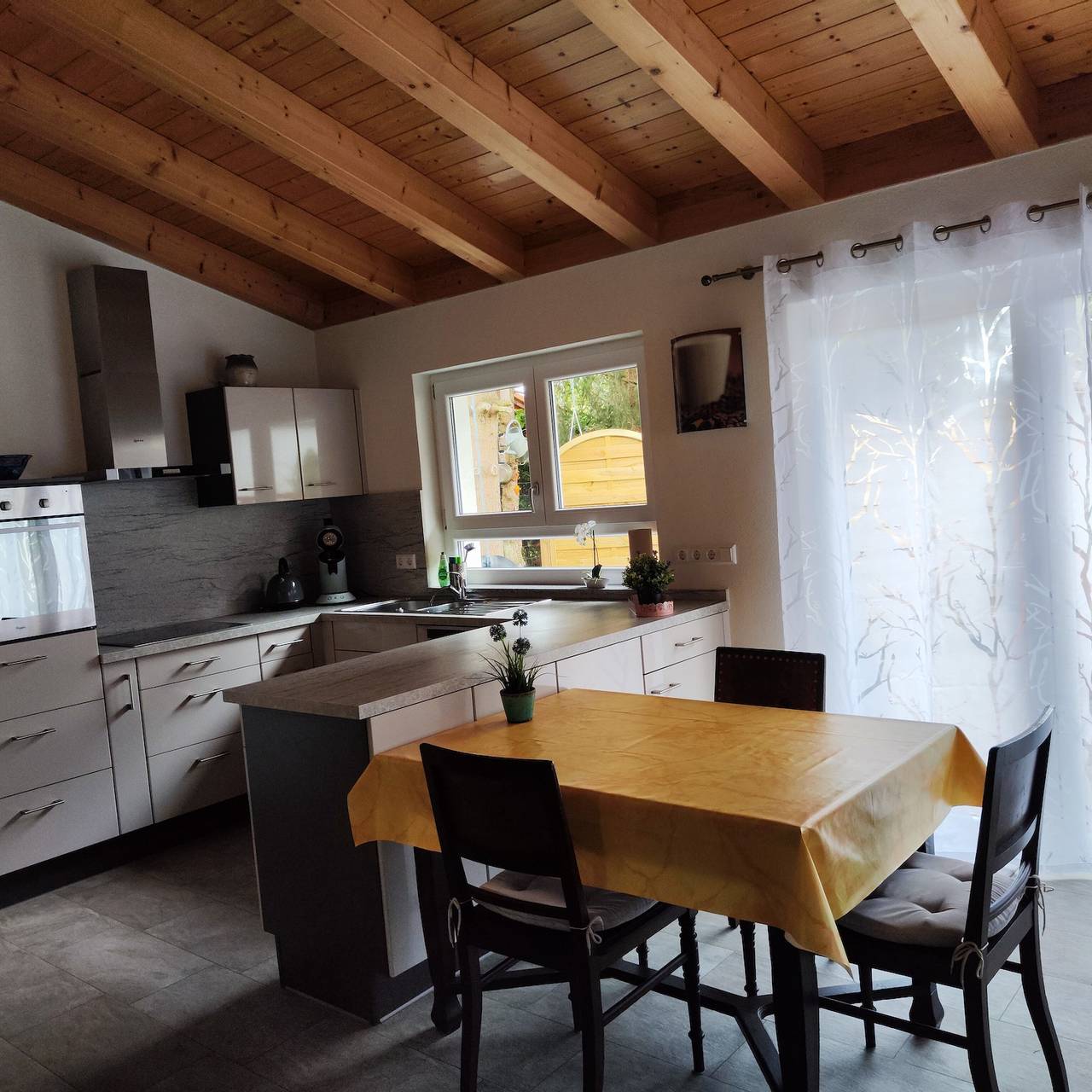 Ferienhaus „Haus Pluto“ mit privater Terrasse und Wlan in Deggenhausertal, Region Bodensee-Oberschwaben