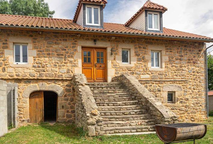 Gîte pour 7 personnes, avec Vue dans Saint-Symphorien (Lozère)