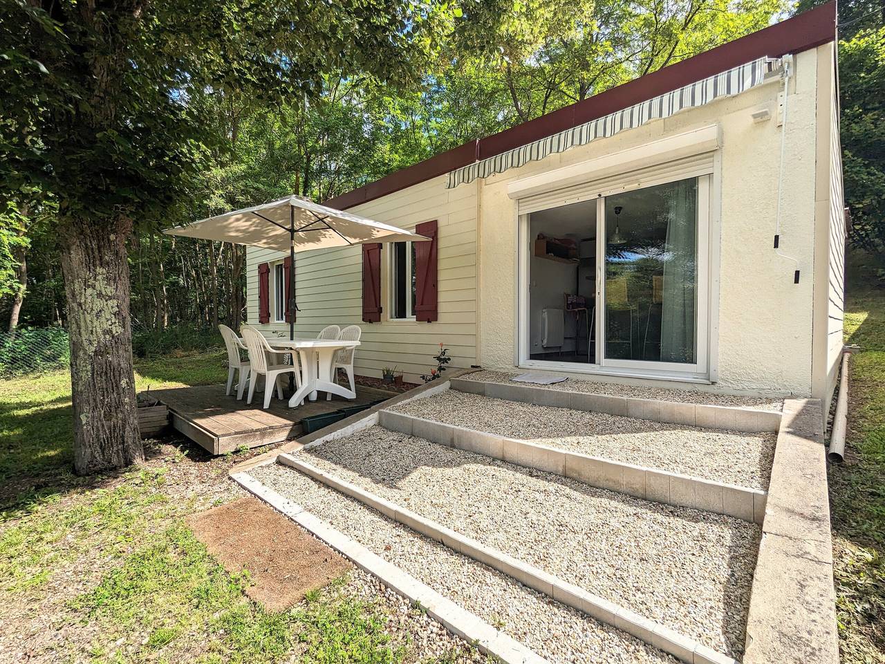 Maison en Berry avec jardin clos et terrasse - draps et ménage inclus in Le Menoux, Région de Châteauroux