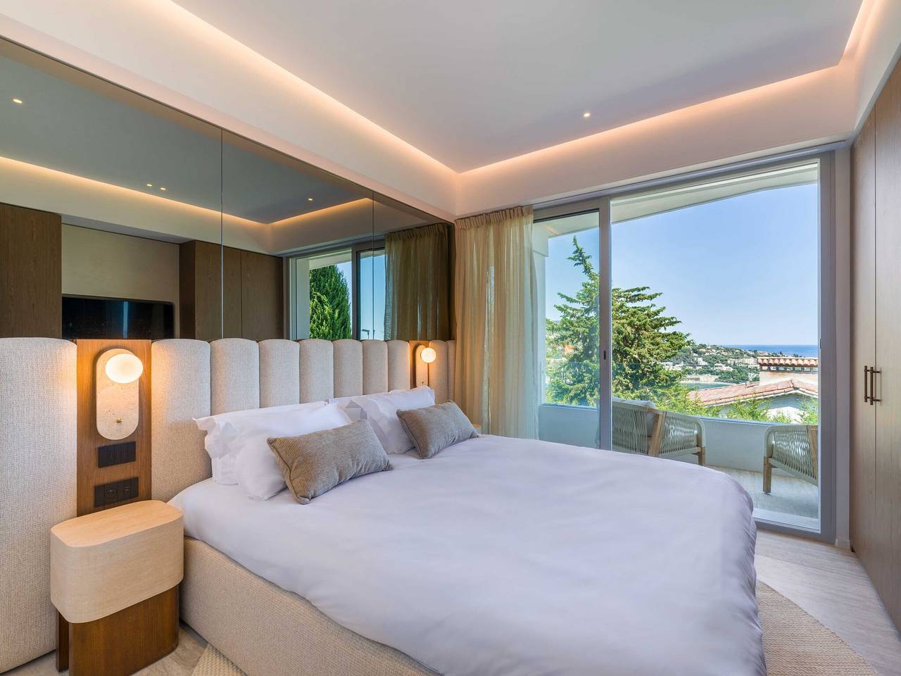 Entire apartment, Exceptional Apartment with Terrace & Sea View in Villefranche-sur-Mer, Mediterranean Coast (France)