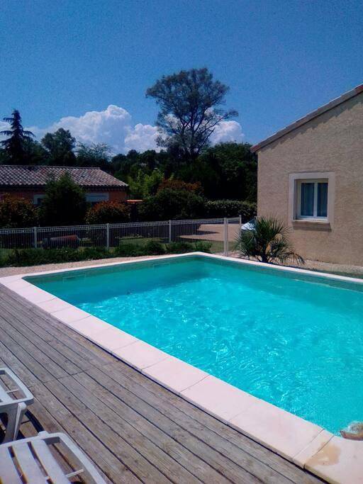 Location de vacances pour 6 personnes, avec Terrasse et Jardin ainsi que Piscine et Vue à Ruoms