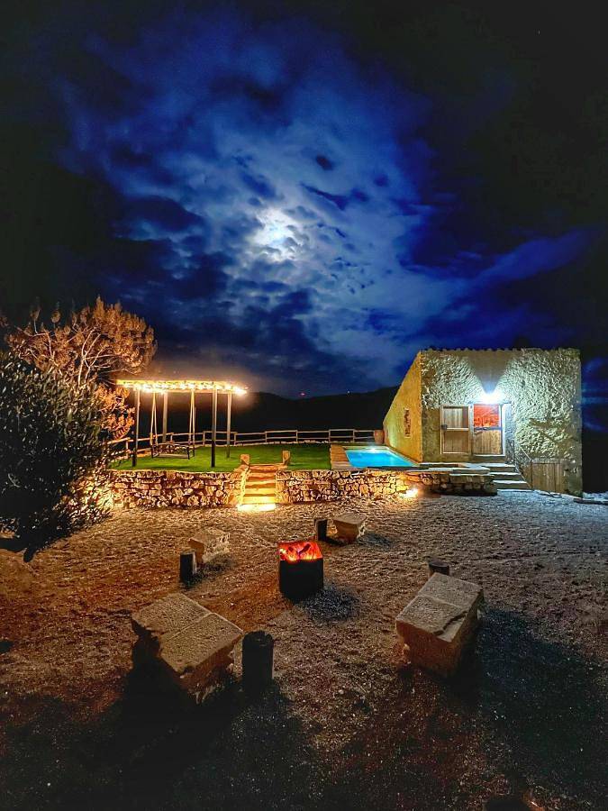 Casa rural para 6 personas, con piscina además de vistas y jardín en Terra Alta