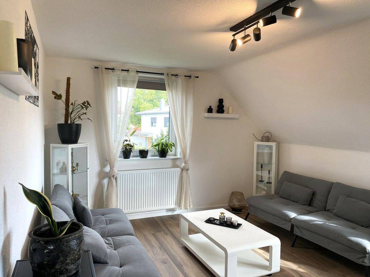 Ganze Ferienwohnung, Modernes Wohlfühl-Apartment im Illertal in Dettingen an der Iller, Landkreis Biberach