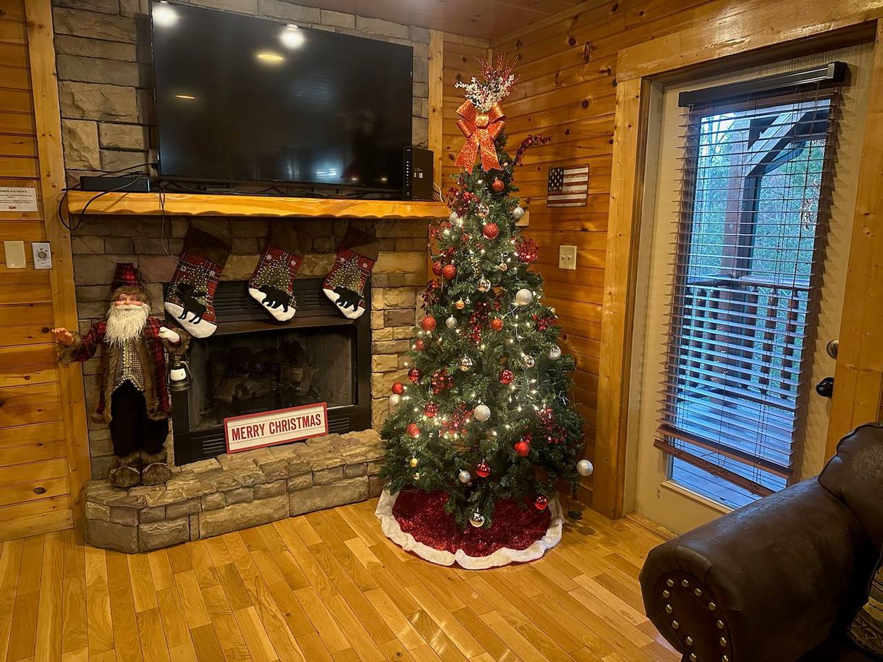 Entire apartment, Dreams come true with this Luxury Cabin! in Gatlinburg, Sevier County