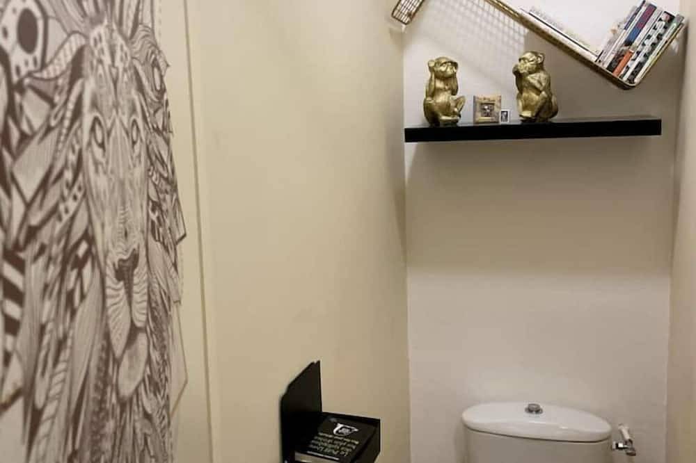 Entire apartment, Chez Dom: a setting between Dordogne and swimming pool in Argentat-sur-Dordogne, Tulle region