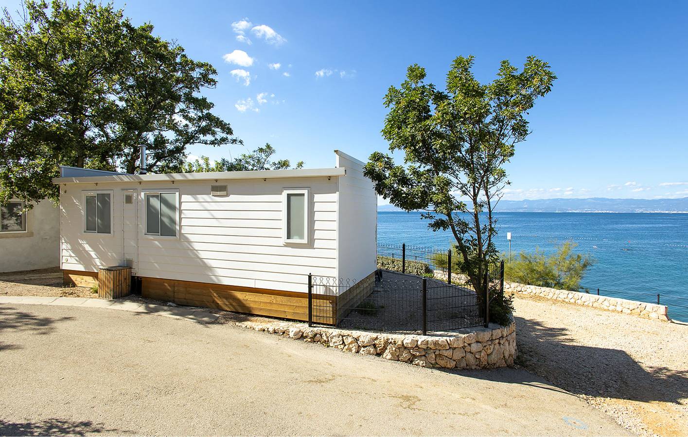 Reizendes Mobilheim mit Meerblick, Pool und WLAN – 2 km vom Strand entfernt in Brzac, Krk