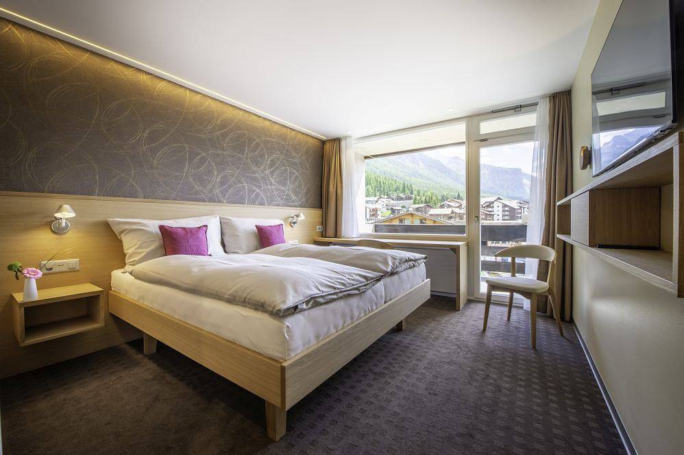 Hotel Gädi - Doppelzimmer Economy mit Balkon in Grächen, Walliser Alpen