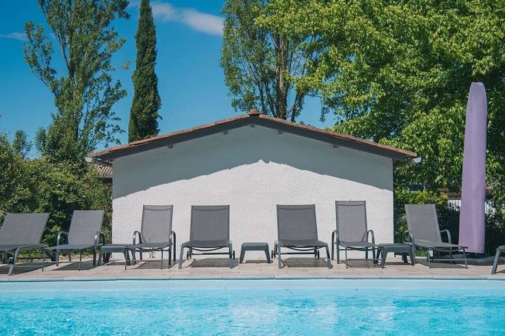 Maison de vacances pour 12 personnes, avec jardin et balcon à Saubrigues