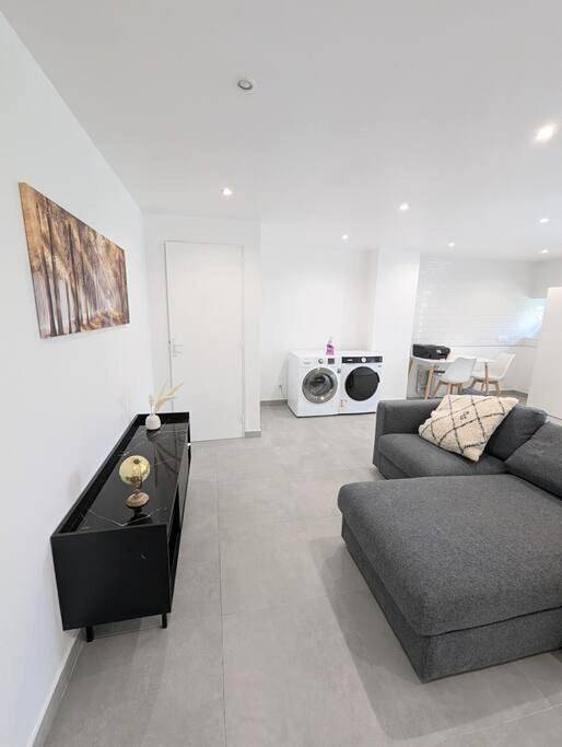 Gîte pour 2 personnes, avec vue ainsi que jardin et terrasse à Viry - 4