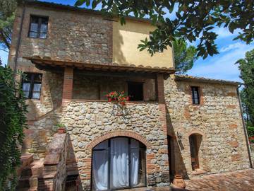 Gîte pour 3 personnes, avec piscine et jardin, animaux acceptés à Colle di Val d'Elsa