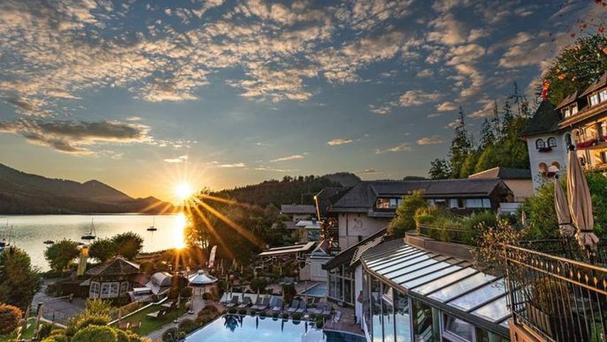 Vakantiewoning voor 2 personen, with tuin and whirlpool as well as zwembad, kindvriendelijk in Fuschl am See