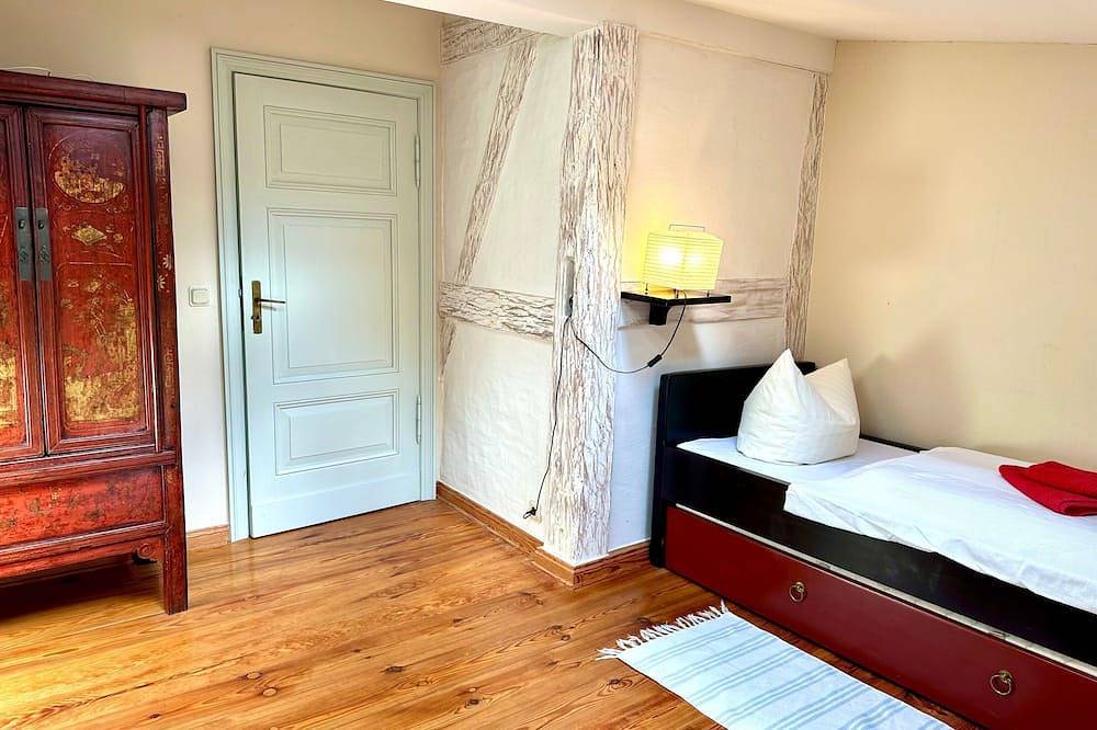 Zimmer 1 - Ferienwohnung mit Küchenbereich und Wz, Sz - Herrenhaus Libnow in Murchin, Vorpommern Greifswald