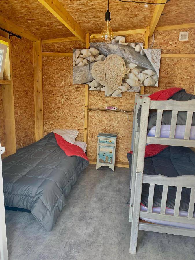 Cabane Randonneurs in Camoël, Côte des Mégalithes