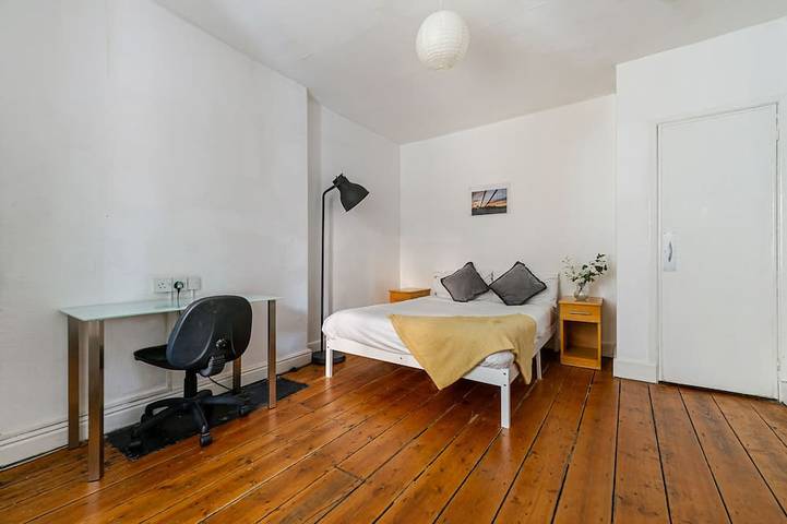 Bed and breakfast for 2 people in Bristol