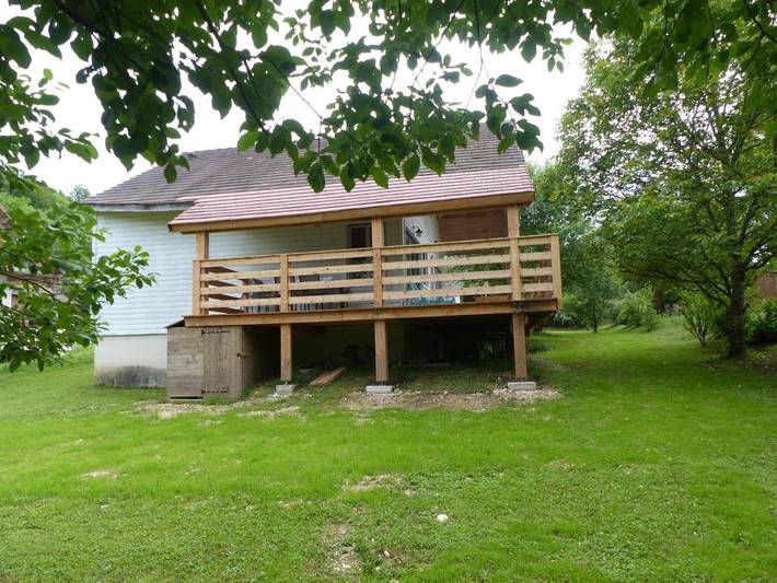 Gîte pour 6 personnes, avec vue et jardin, adapté aux familles à Doucier - 2
