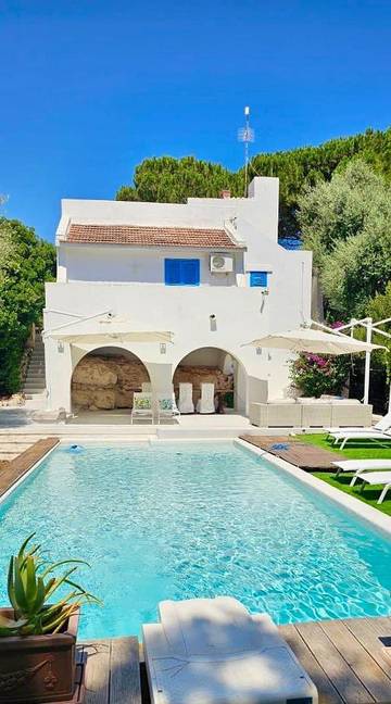 Villa pour 8 personnes, avec piscine ainsi que jardin et vue à Monticelli
