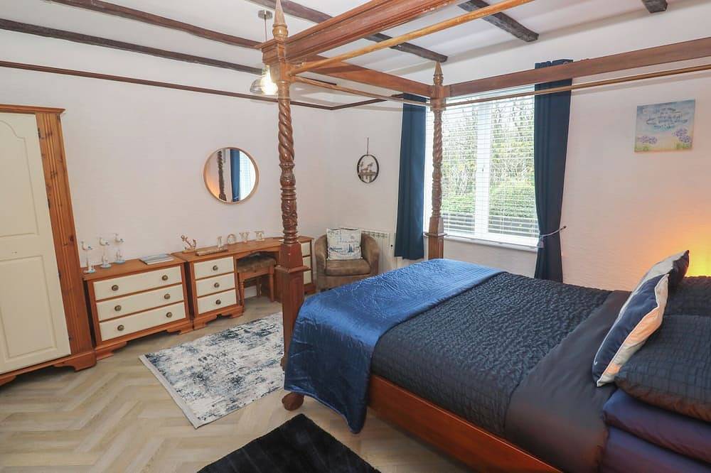 Lighthouse, romantic, country holiday cottage in Praa Sands in Praa Sands, Cornwall