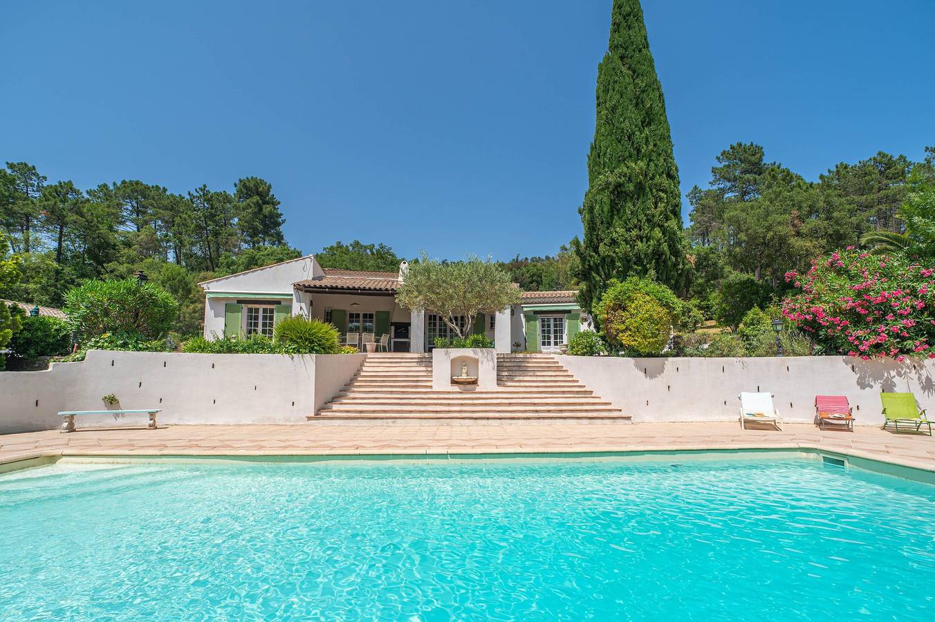 Ganze Wohnung, Villa Hokiss – Private Xxl-Pool, Tennis, ruhiger Park in der Provence in Le Muy, Draguignan Region
