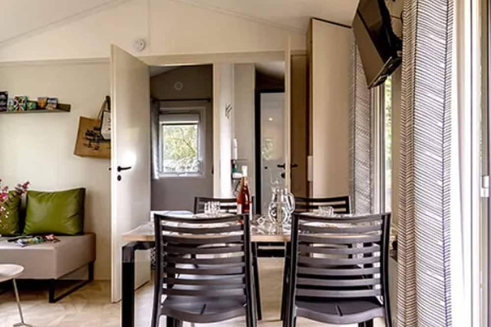 Mobile home with terrace in Pordic for 4 people in Pordic, Côte de Goëlo