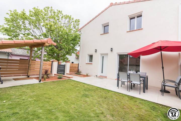 Gîte pour 4 personnes, avec Terrasse et Jardin à Saint-Ybars