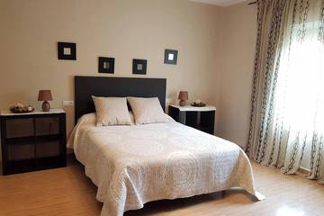 Casa Rural para 16 Personas en Ubrique, Parque natural de Los Alcornocales, Foto 2