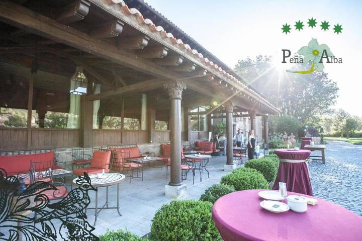 Hotel para 3 personas, con Balcón y Terraza además de Jardín y Piscina en Casas del Castañar - 4