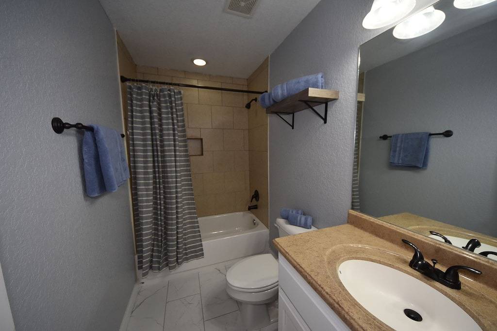 The Llama House Bentonville - Near, Ev Charging Station Cyclists Retreat in Bentonville, Ozark Mountains