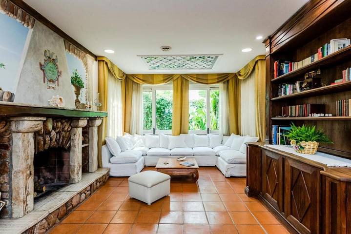 Location de vacances pour 12 personnes, avec vue et piscine ainsi que jardin et sauna, animaux acceptés à Fregene - 4