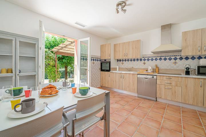 Location de vacances pour 6 personnes, avec Terrasse ainsi que Jardin et Piscine à Le Puy-Sainte-Réparade - 2