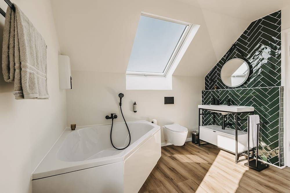 Ganze Wohnung, Perfekt für Urlaub mit Freunden: Ferienwohnung mit Sauna, Kamin und Spielen in Plettenberg, Märkischer Kreis