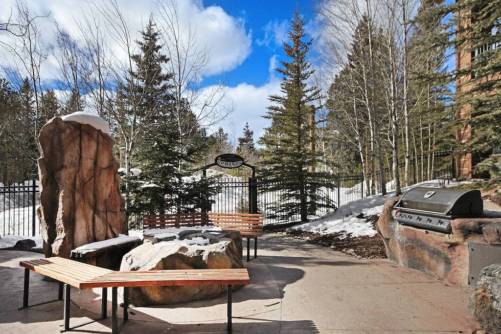 Ganze Wohnung, Moderne Erdgeschosswohnung in den Federn - 1 Minute zu Fuß von der Gondel! in Arapahoe Basin