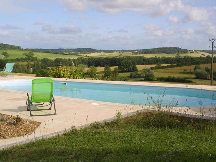 Location de vacances pour 4 personnes, avec terrasse et piscine à Montmoreau-Saint-Cybard