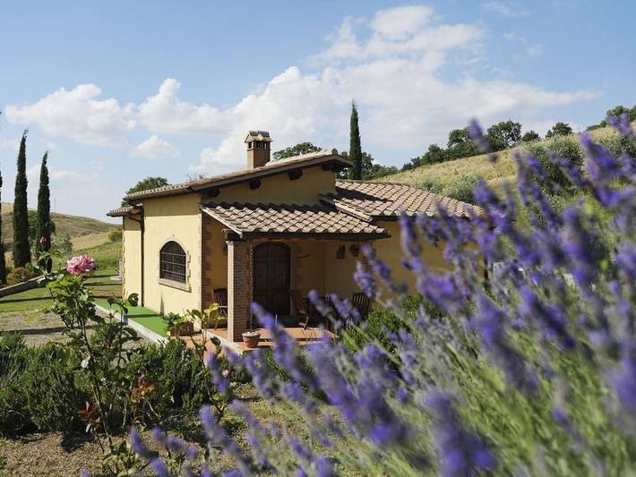 Casa vacanza per 6 persone, con giardino e piscina, con animali domestici a Cinigiano
