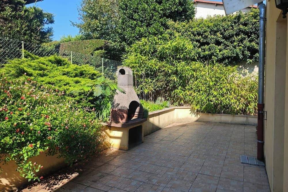 Appartement entier, Appartement 120 m2, 8 couchages tout équipé, parfait pour cour ou long séjour in Genas, Lyon et ses environs