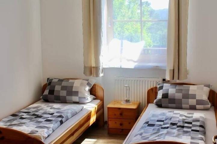 Ganze Wohnung, Ferienwohnung (53qm) mit Wohnküche und Terrasse in Nittenau, Ostbayern