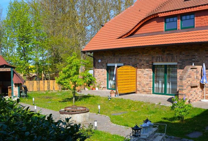 Ferienhaus für 2 Personen, mit Terrasse und Whirlpool sowie Garten und Sauna in Zirkow - 2