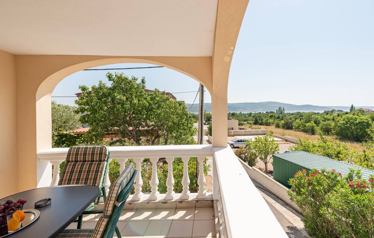 Ganze Ferienwohnung, Ferienwohnung für 4 Personen mit Terrasse in Starigrad, Zadar