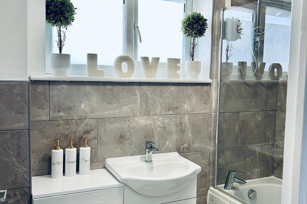 Holiday Home with Parking , Near Colchester Zoo in Colchester, Essex